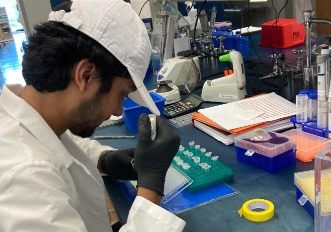 Maanas Shah in lab Maanas Shah