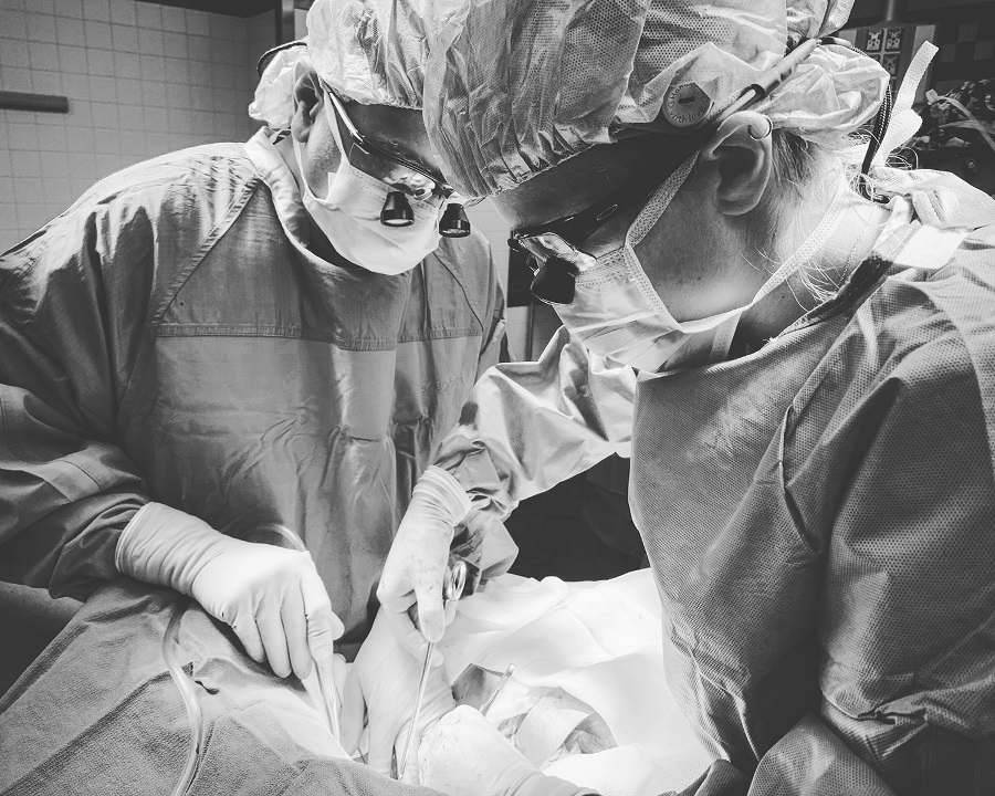 Ahmad_Laurie Residents in surgery